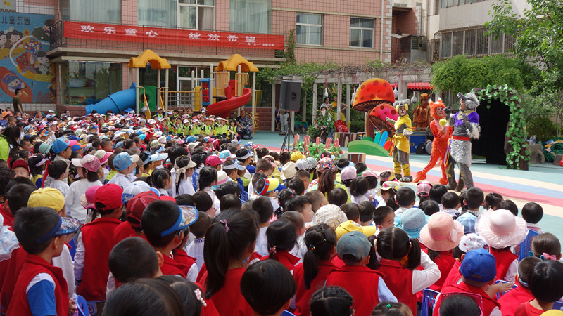 兒童劇《小豬快跑》進幼兒園演出