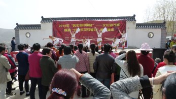 甘肅省歌舞劇院赴秦安縣葉堡鎮(zhèn)程崖村、程溝村、竇溝村開展2018年“我們的中國夢”——文化進萬家暨隴原“紅色文藝輕騎兵”惠民演出