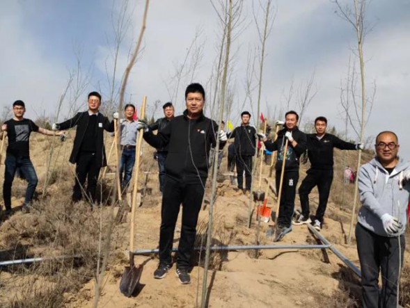 弘揚雷鋒精神　共建綠色家園——甘肅演藝集團(tuán)歌舞劇院黨總支開展“學(xué)習(xí)雷鋒、植樹造林、綠化家園”主題黨日活動