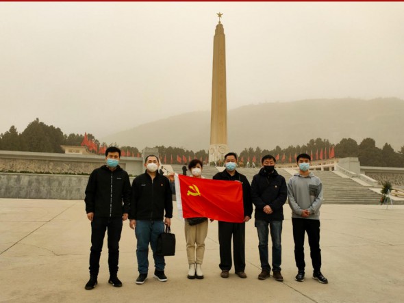 甘肅演藝集團(tuán)舞美中心黨支部赴蘭州市烈士陵園開展主題黨日活動