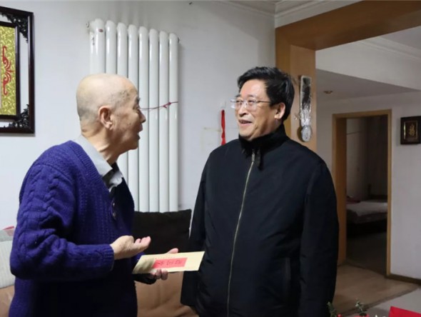 甘肅演藝集團黨委書記、董事長陳其銀一行赴敦煌藝術(shù)團開展春節(jié)前慰問困難職工活動