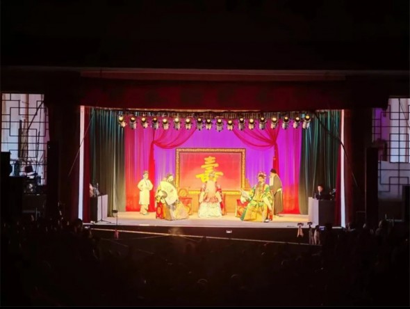 甘肅秦腔藝術劇院赴秦安、靜寧、臨洮演出，甘肅演藝集團黨委副書記龍富國親臨演出現(xiàn)場看望一線職工