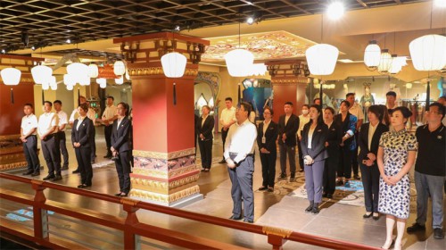 甘肅非遺文創(chuàng)產(chǎn)品展銷基地暨甘肅省國(guó)際文化交流中心文化交流基地在樂動(dòng)敦煌-文旅產(chǎn)業(yè)綜合體揭牌成立