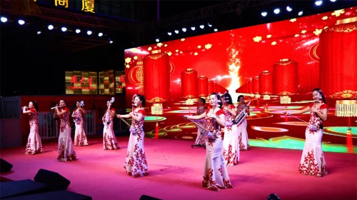 絲路長風三千里，花雨繽紛舞龍城。文藝助力“天水麻辣燙”惠民演出——《絲路花雨》實力寵粉